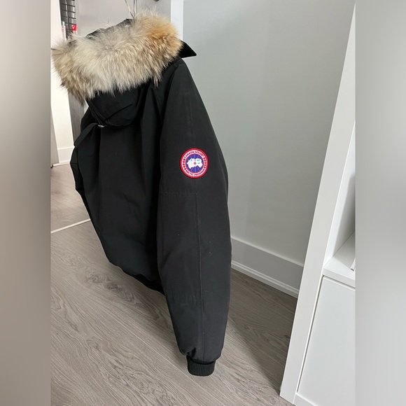 Canada Goose Bomber Jacket - Picture 5 of 8